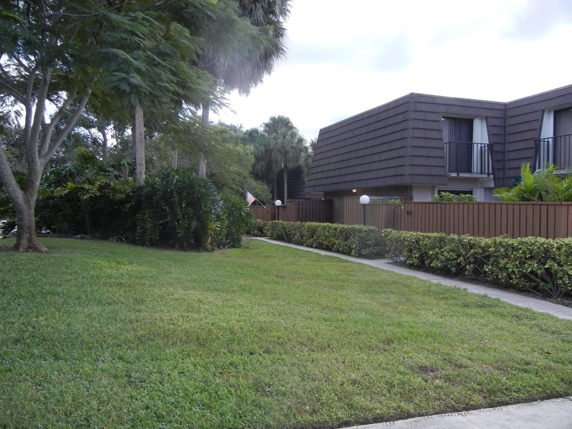 1303 13th Court Jupiter Fl 33477 Room for Rent in Jupiter, FL