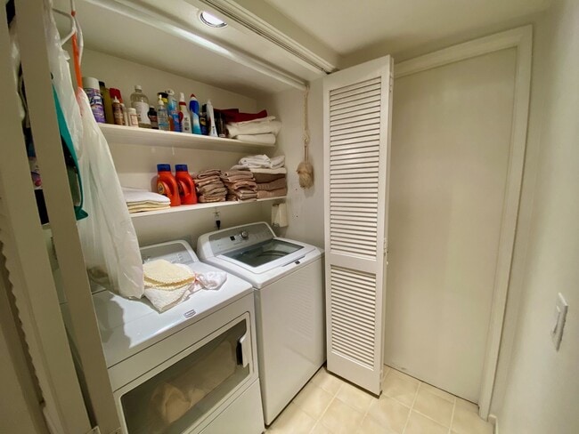 Building Photo - 124 Alicante Aisle