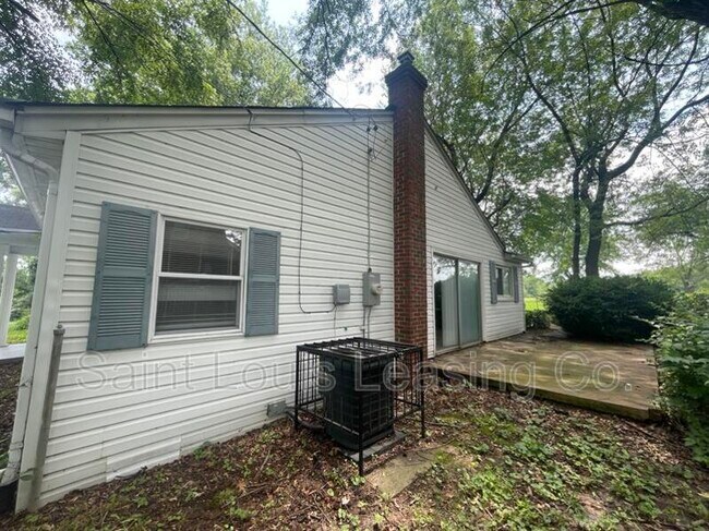 Building Photo - 886 Prigge Rd.