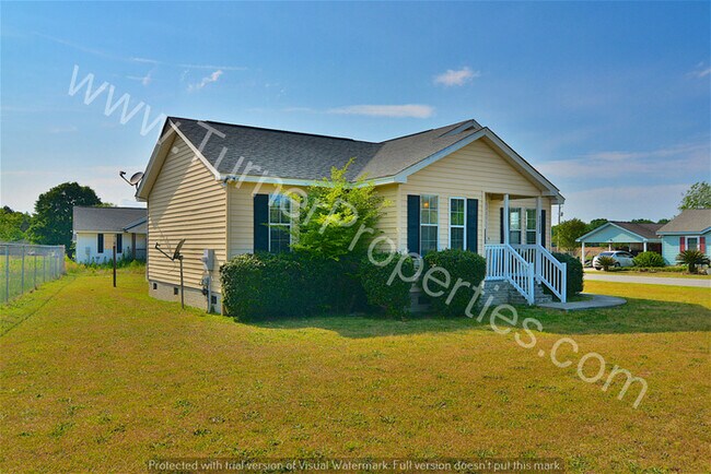 Building Photo - Cute Country 3 BR w/ Laminate Hardwoods