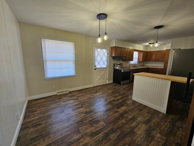 Foto del edificio - 167 Hill-N-Dale Dr