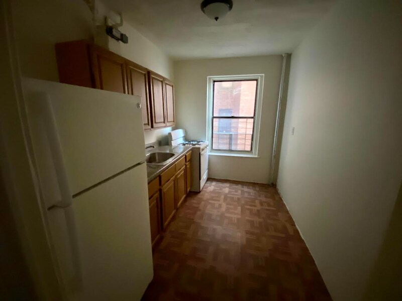 Foto principal - 675 E 233rd St