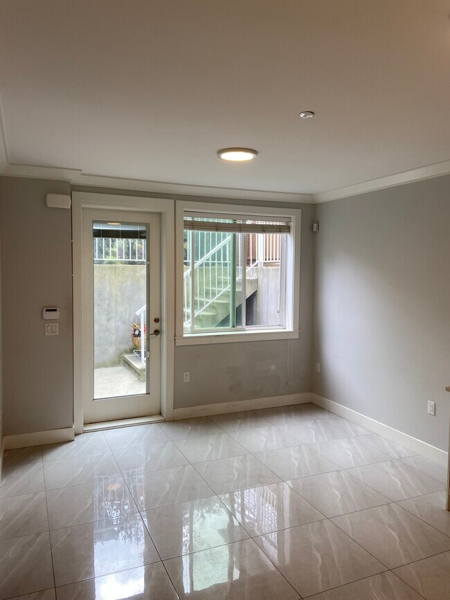 460 54th Av E Unit Basement suite, Vancouver, BC V5X 1L4 Apartments