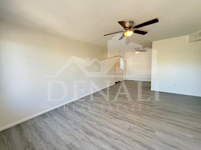 Building Photo - 4719 N 15th Ave