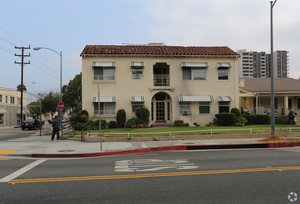 Building Photo - 375 W Doran St