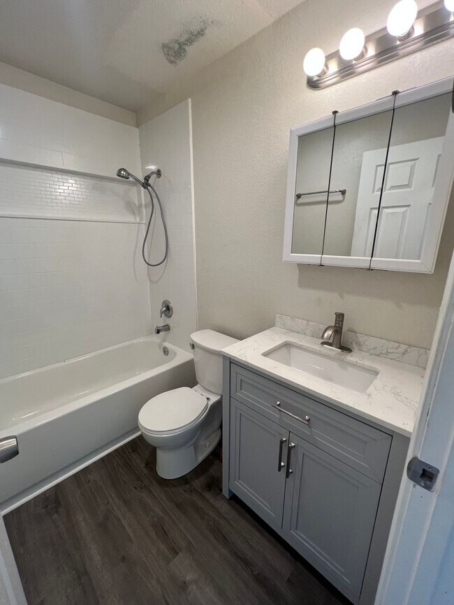 Foto del edificio - 3530 E 42nd Ave