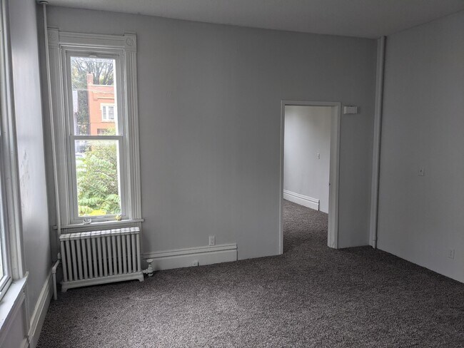 Foto del edificio - 320 E Hickory St