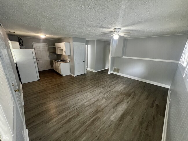 Foto del edificio - 2933 N Gladstone Ave