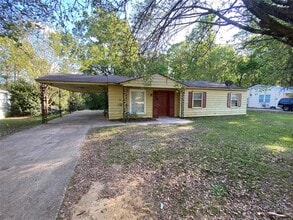 Building Photo - 3540 Farwood Dr