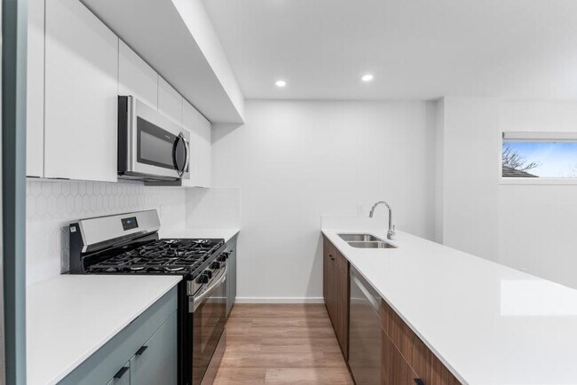 Photo du bâtiment - 3.0 bedroom in Edmonton Alberta T5G 2T1