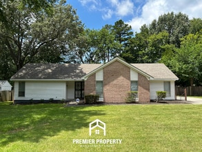 Building Photo - 3815 Clubview Dr