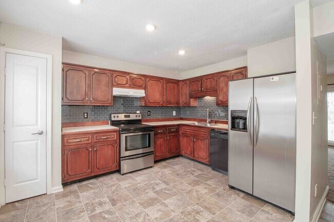 Building Photo - 2002 Tynewood Dr