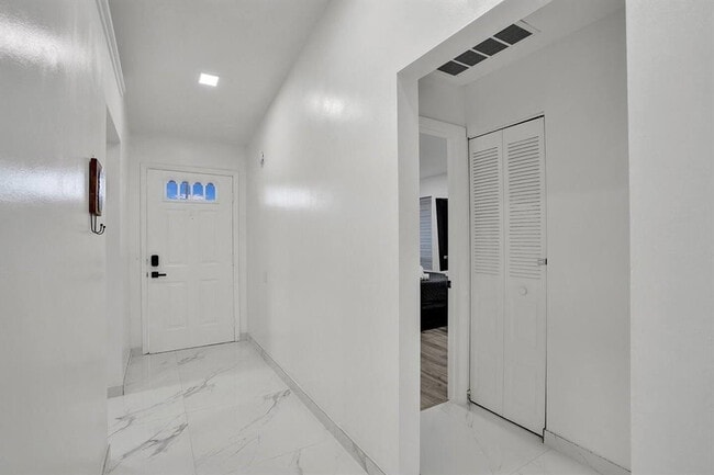 Foto del edificio - 5434 SW 25th Ave