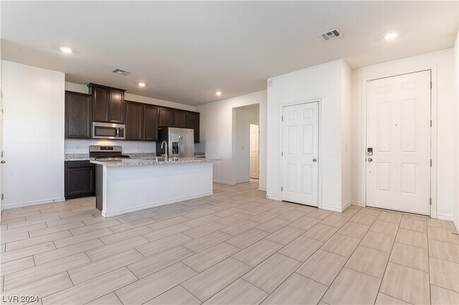 Foto del edificio - 5740 Saltrock Grove St