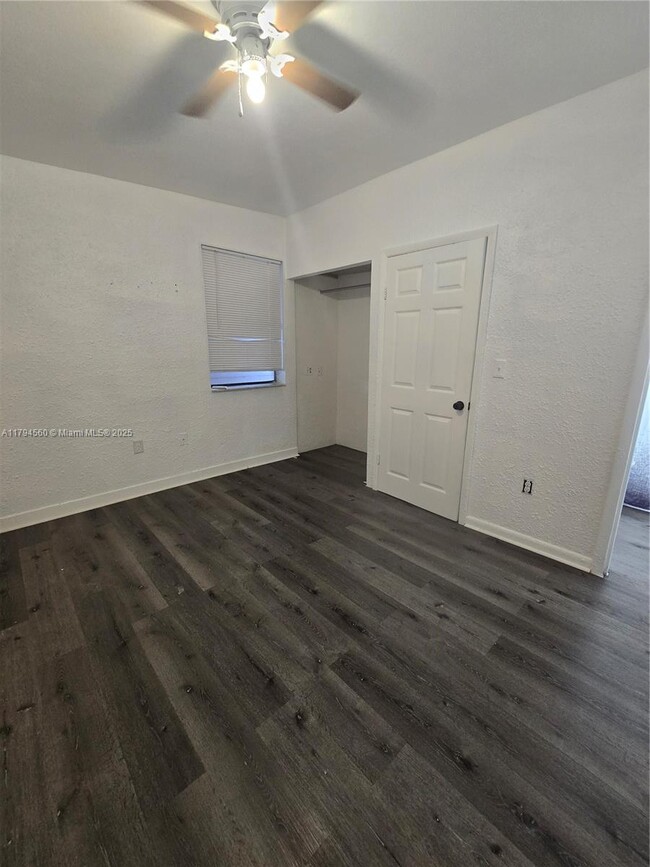 Foto del edificio - 3252 NW 102nd St