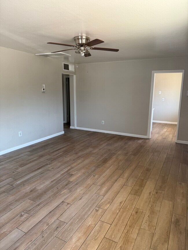 Foto del edificio - 3412 W Pierson St