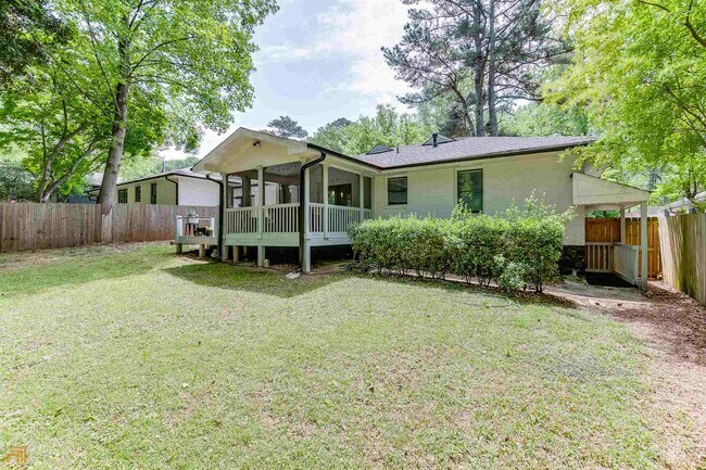 Building Photo - 1858 Longdale Dr