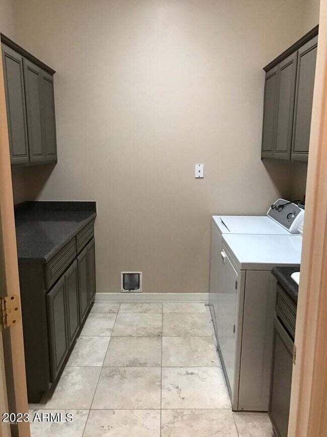 Foto del edificio - 700 N Dobson Rd