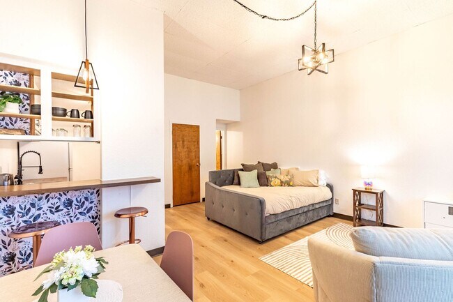 Foto del edificio - 106 E Broadway St