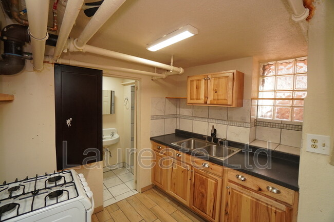 Foto del edificio - 834 N Clarkson St