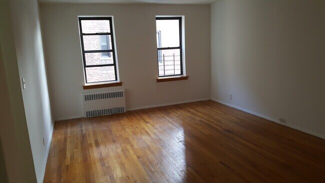 Building Photo - 2861 Bainbridge Ave