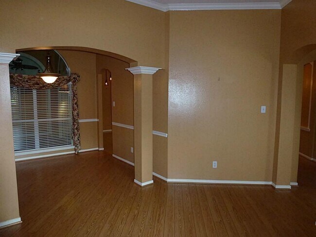 Building Photo - 7011 Maidstone Dr