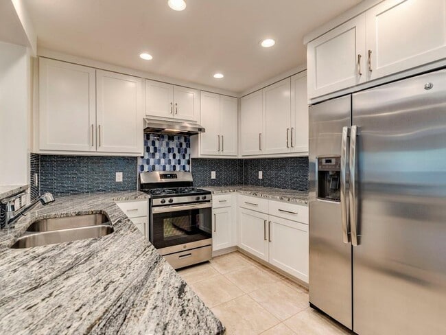 Building Photo - 4500 Mt Vernon Dr