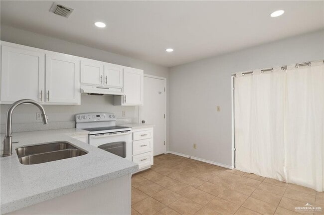 Foto del edificio - 16 Thornwood Dr