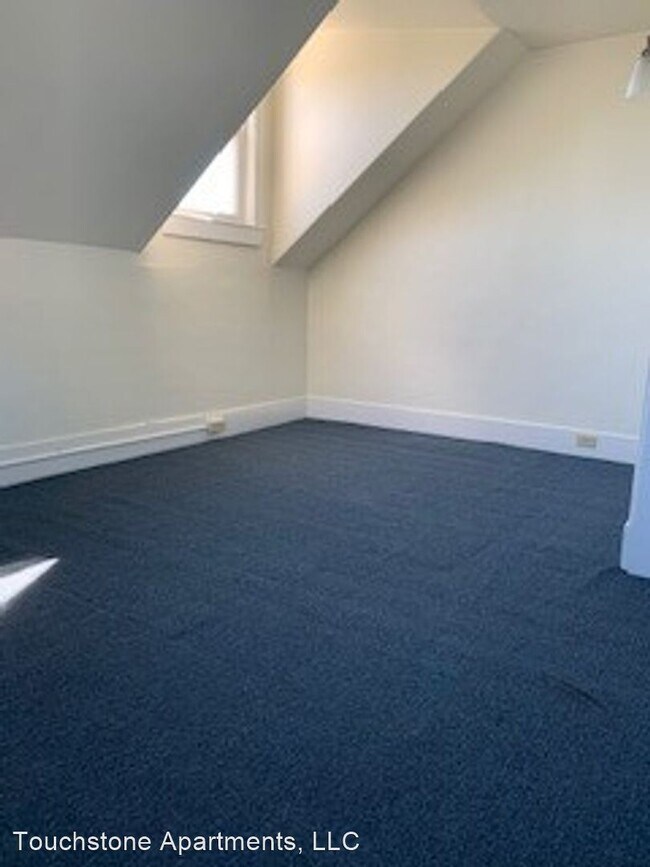 Building Photo - 12-18 Central St