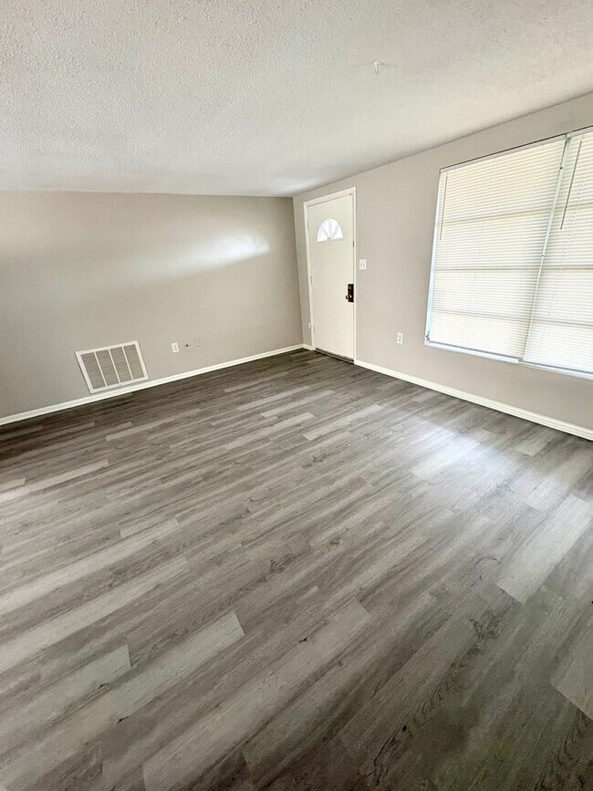 Foto del edificio - 7936 Pineapple Ln