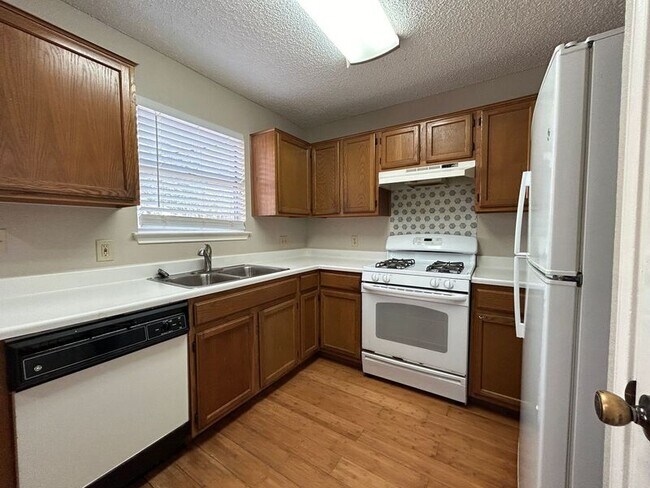 Foto del edificio - 13923 Conner Downs Dr