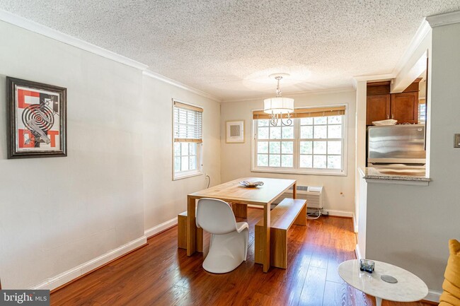 Foto del edificio - 1718 W Abingdon Dr