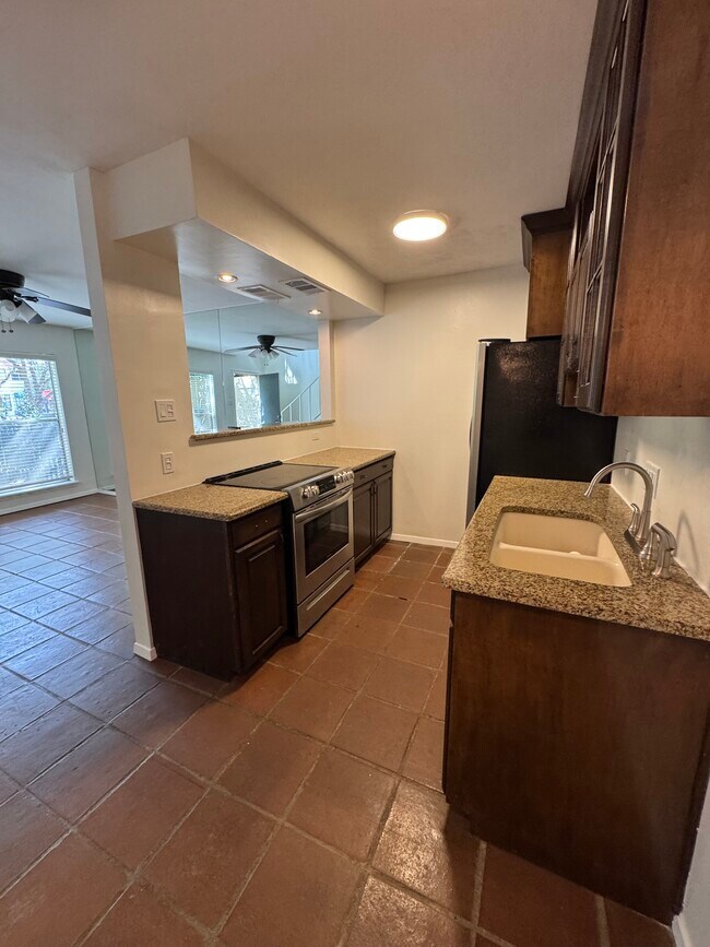 Foto del edificio - 4431 Travis St