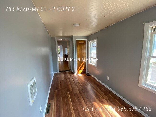 Foto del edificio - 743 Academy St