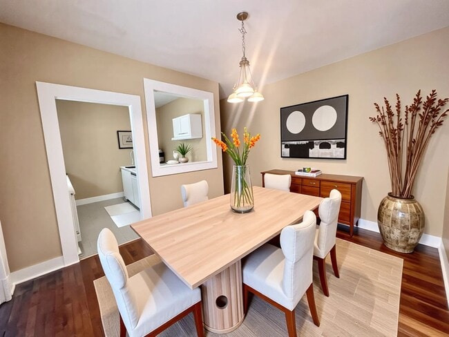Building Photo - **APPLICATION RECEIVED** *MOVE IN SPECIAL*...