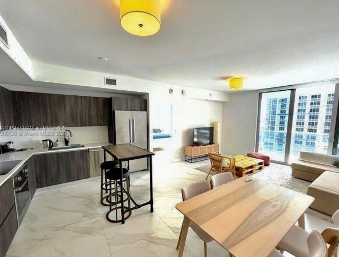 Foto del edificio - 488 NE 18th St
