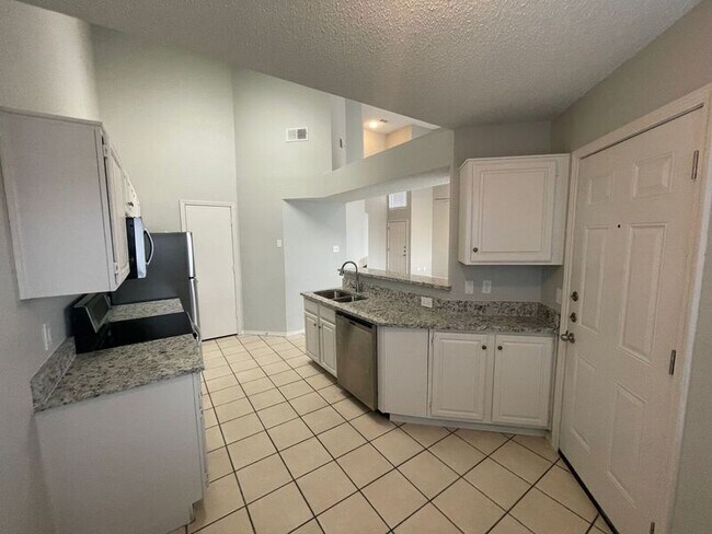 Building Photo - 923 Azalia Dr