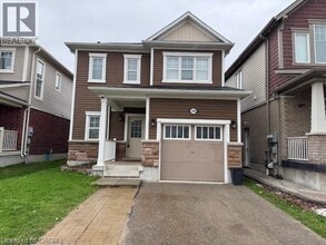Building Photo - 208 Pineglen Cres