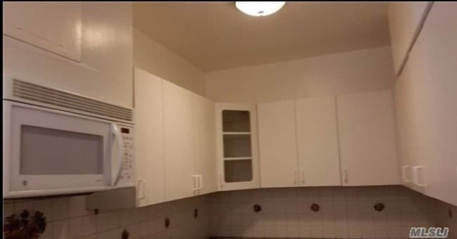 Building Photo - 139-45-139-85 85th Dr