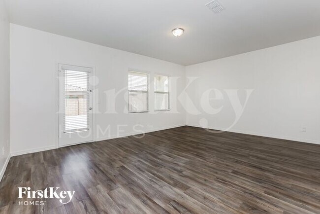 Foto del edificio - 324 W Powell Dr