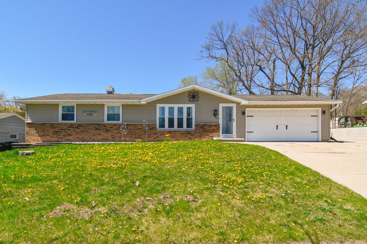 Foto principal - 981 Hillcrest Heights