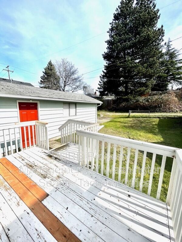 Photo - 8408 18th Ave SW House