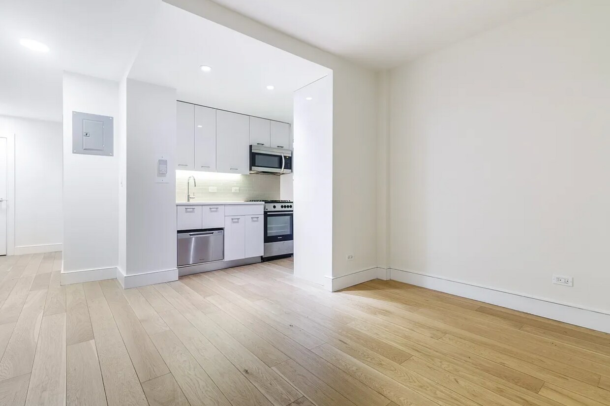 Primary Photo - 334 E 22nd St