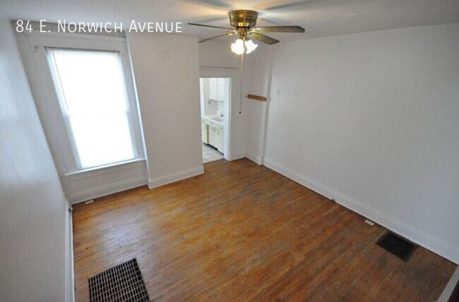 Foto del edificio - 84 E Norwich Ave
