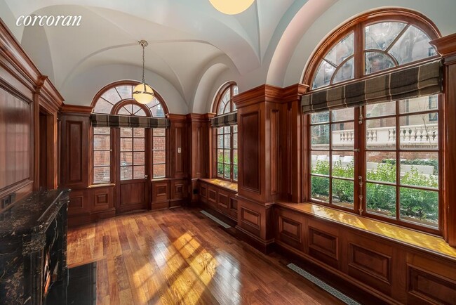 Building Photo - 6 E 93rd St
