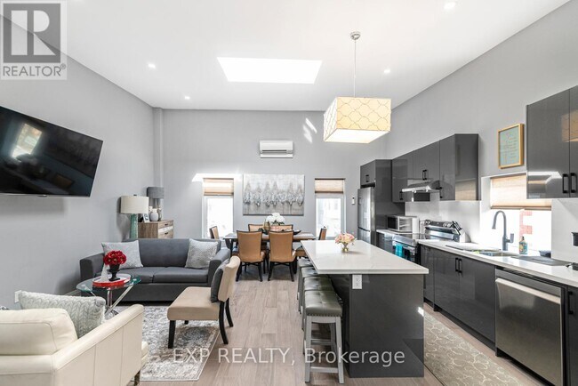 Photo du bâtiment - 5850 Ferry St