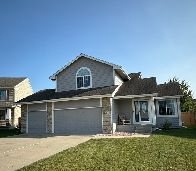 Building Photo - 114 SW 32nd Ct