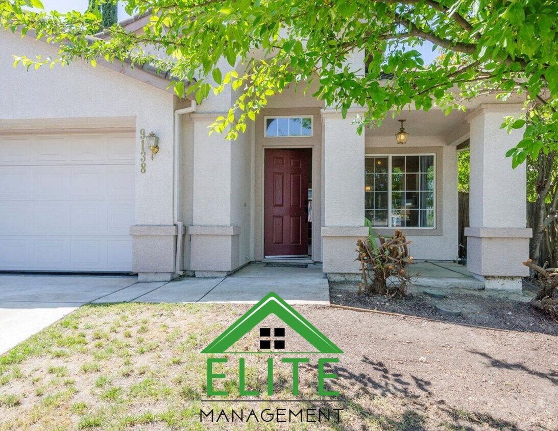 Foto principal - Charming 3-Bedroom Home in Prime Elk Grove...
