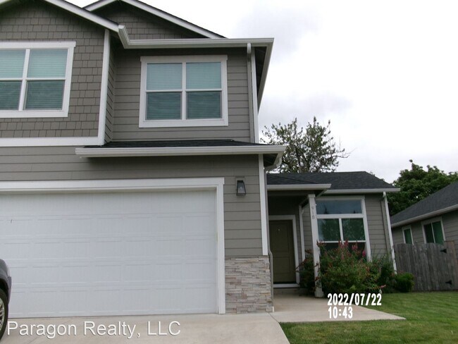 Foto del edificio - 3 br, 2 bath House - 918 Front Ave. NE