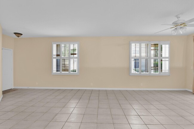Building Photo - 8500 Vía Romana